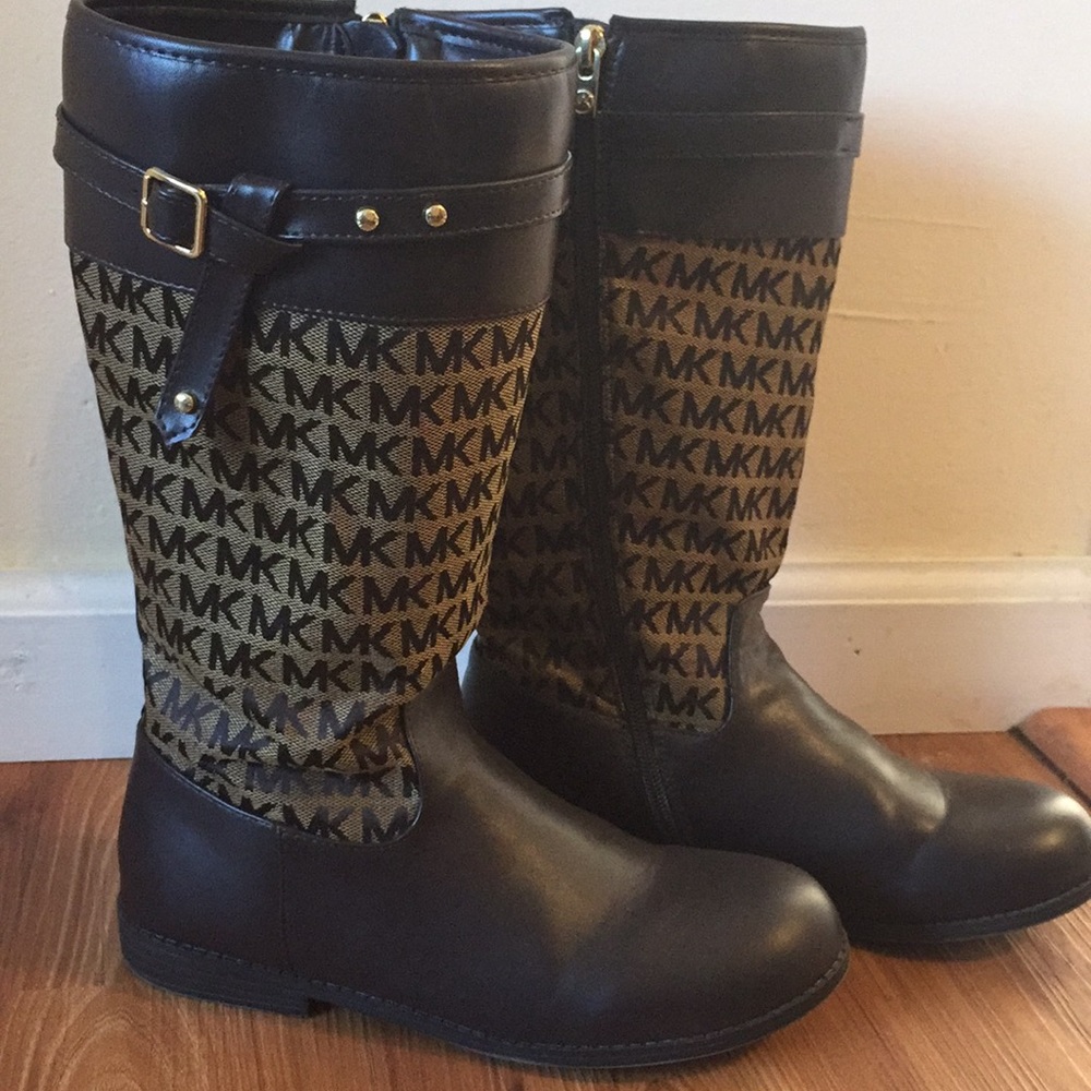 Great condition Michael kors calf high boots